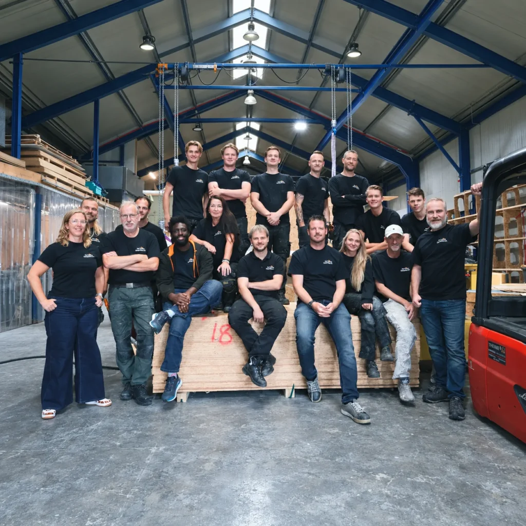 Het team van PD Composites samen in de werkplaats