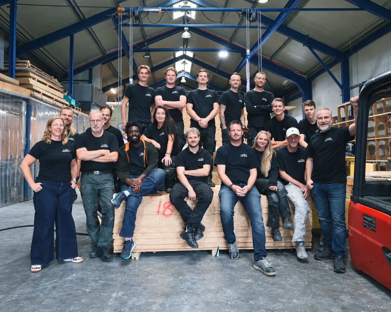 Het team van PD Composites samen in de werkplaats