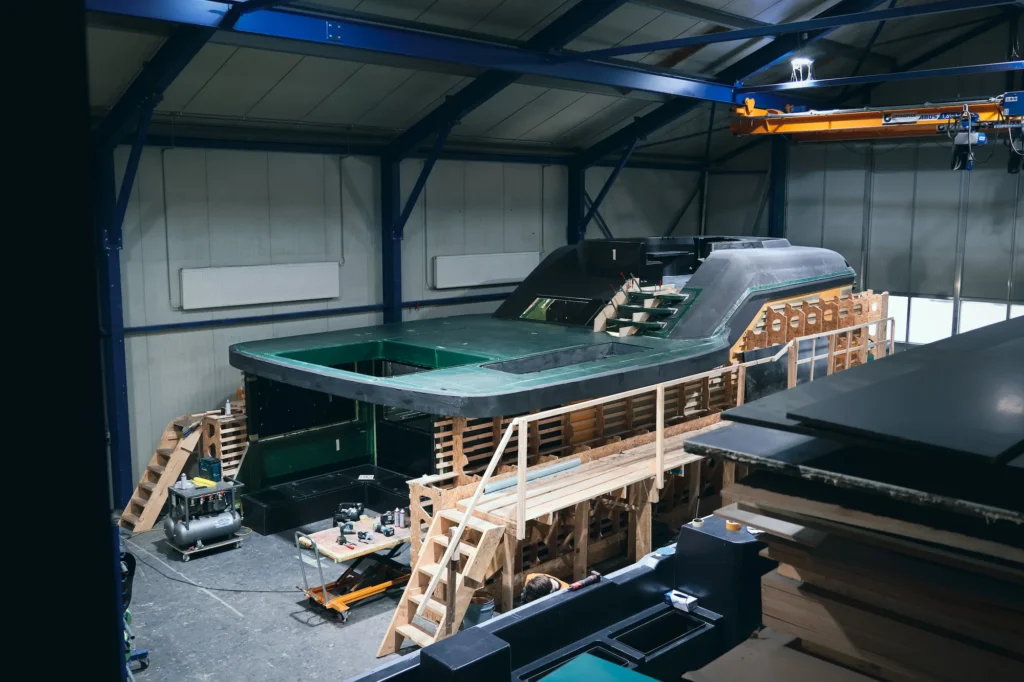Carbon superstructure voor Fenix in de werkplaats
