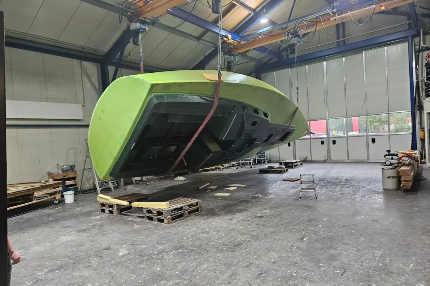Lichtgroene romp met open boegzijde