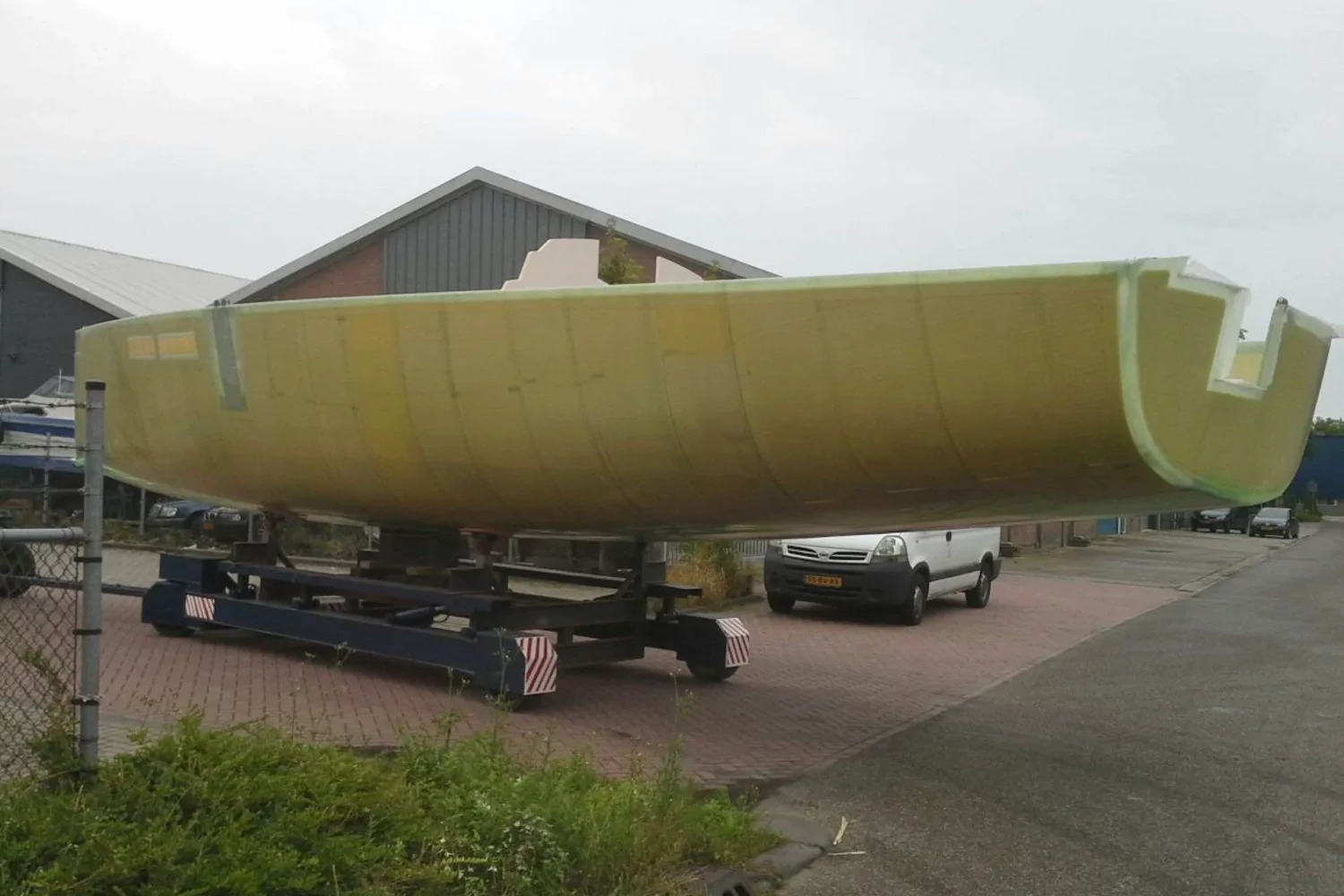 Bootromp buiten op een transportwagen